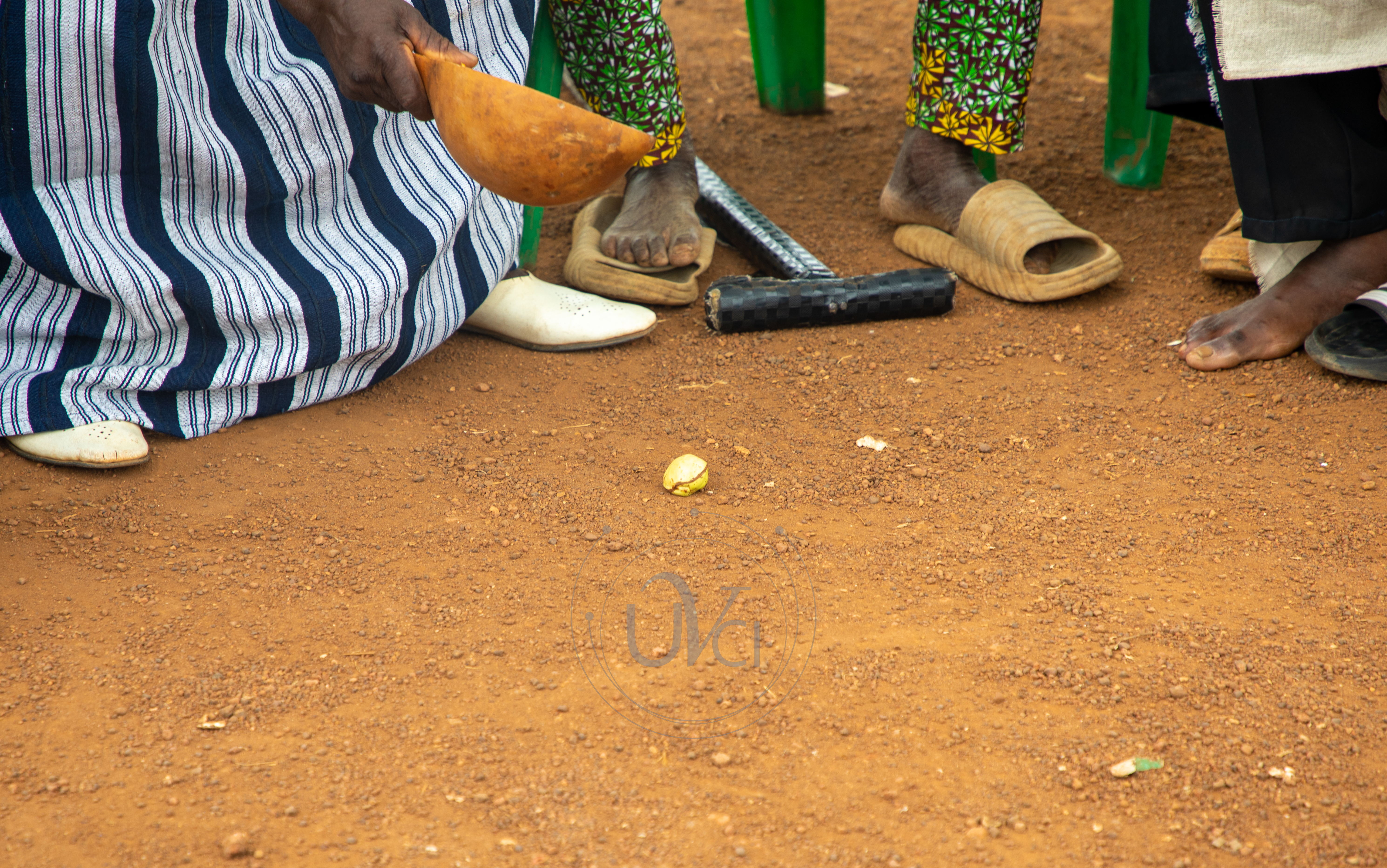 La libation, une pratique profondément ancrée dans les traditions des Yacouba